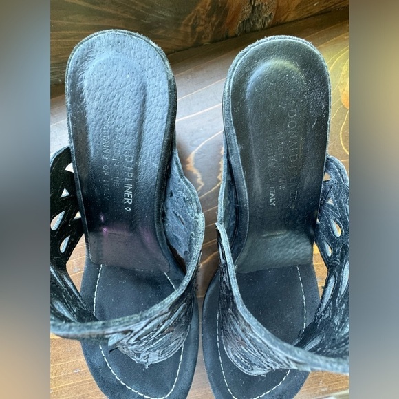 Donald Pliner Gustav Black Patent Leather Wedge Sandals Thong 6 heel cutout - Picture 6 of 9